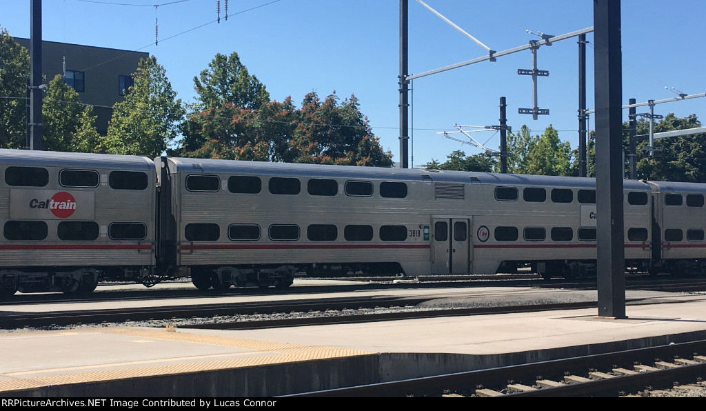 Caltrain 3819